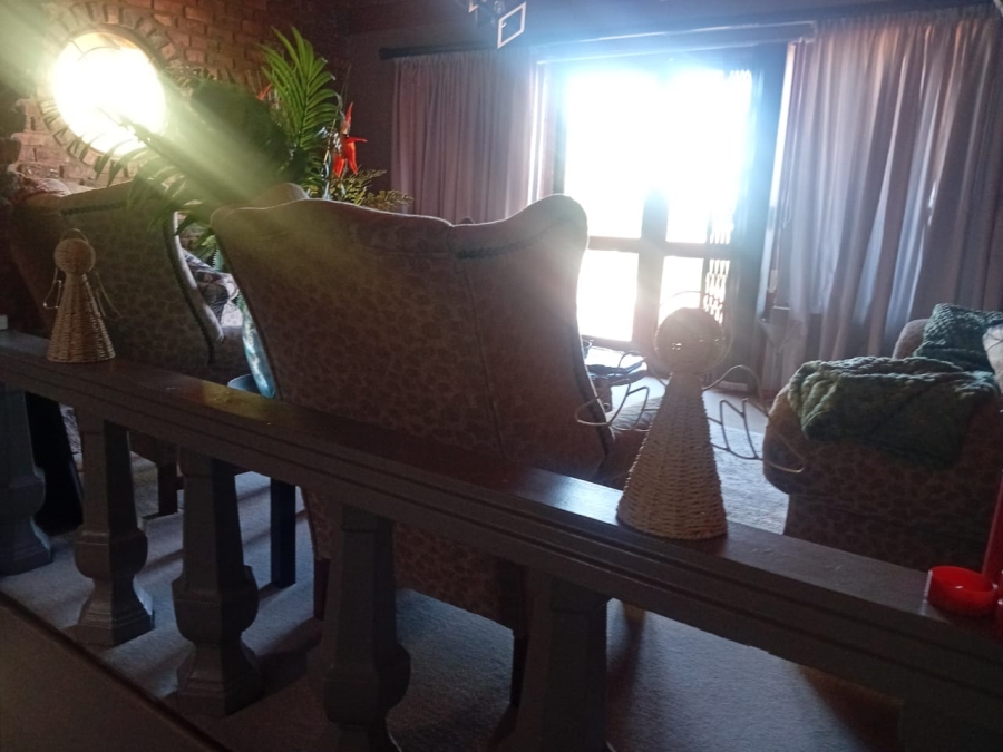 6 Bedroom Property for Sale in Heiderand Western Cape